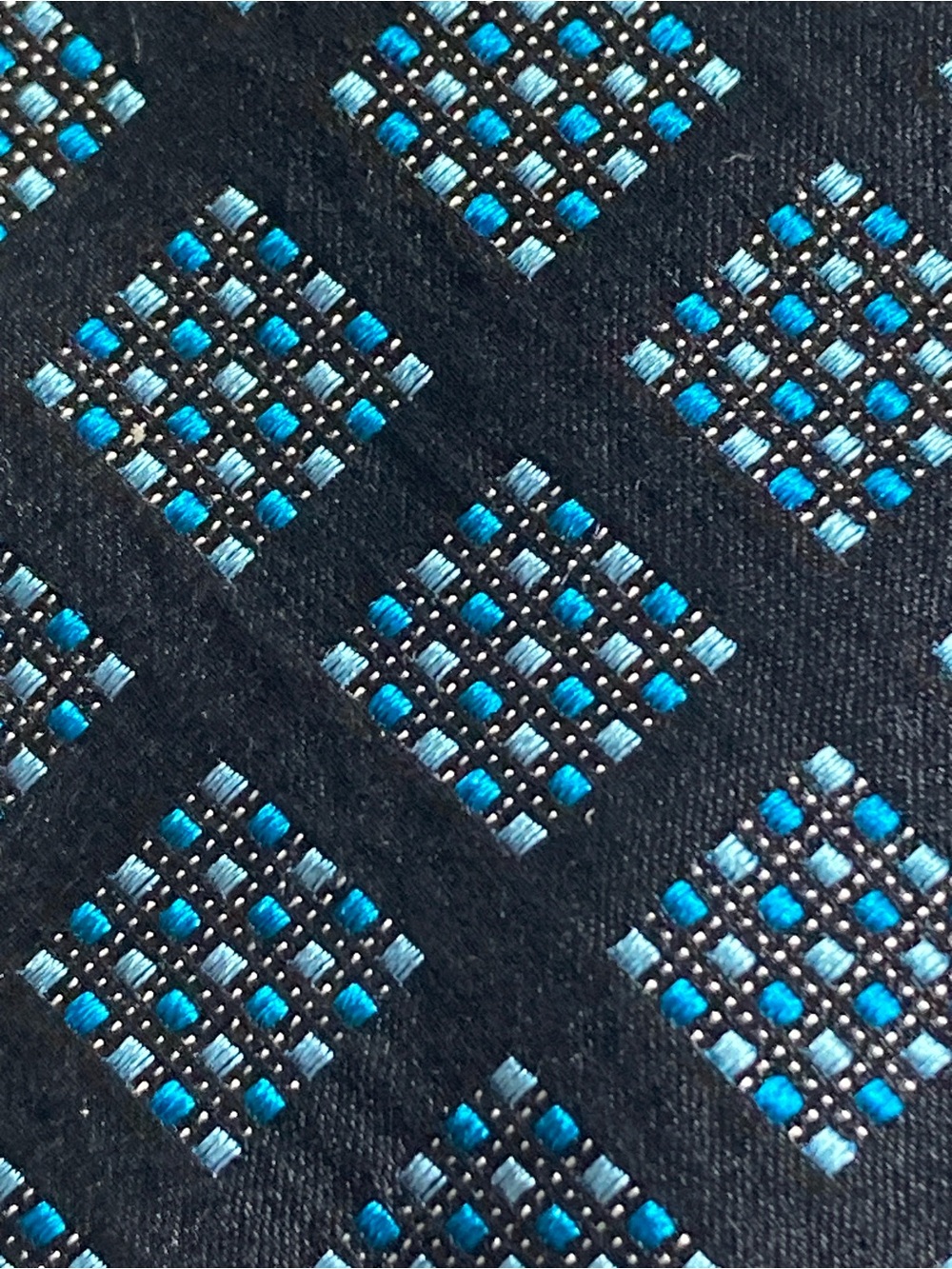 Geoffrey Beene tie Men's Geo-Micro Black & Blue 100% Silk - Picture 10 of 15